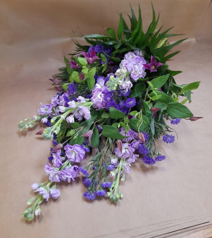 Bårebuket: Blomsterpigens farvevalg